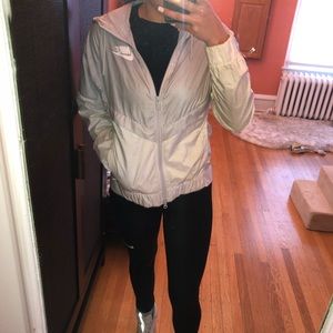 Women’s Nike runners windbreaker